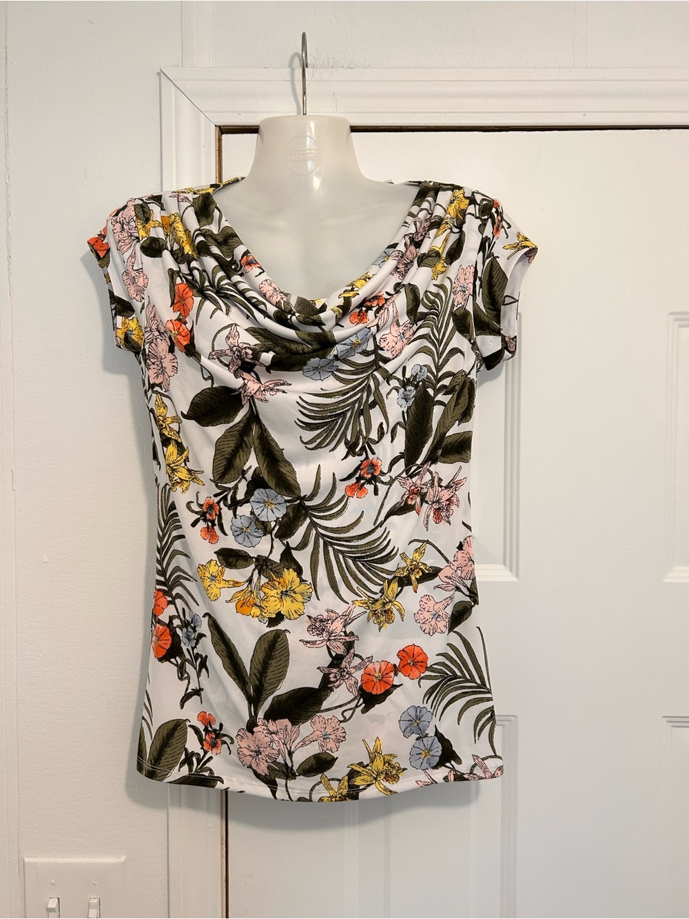 Tahari Size XS White Floral Cowl Neck Blouse